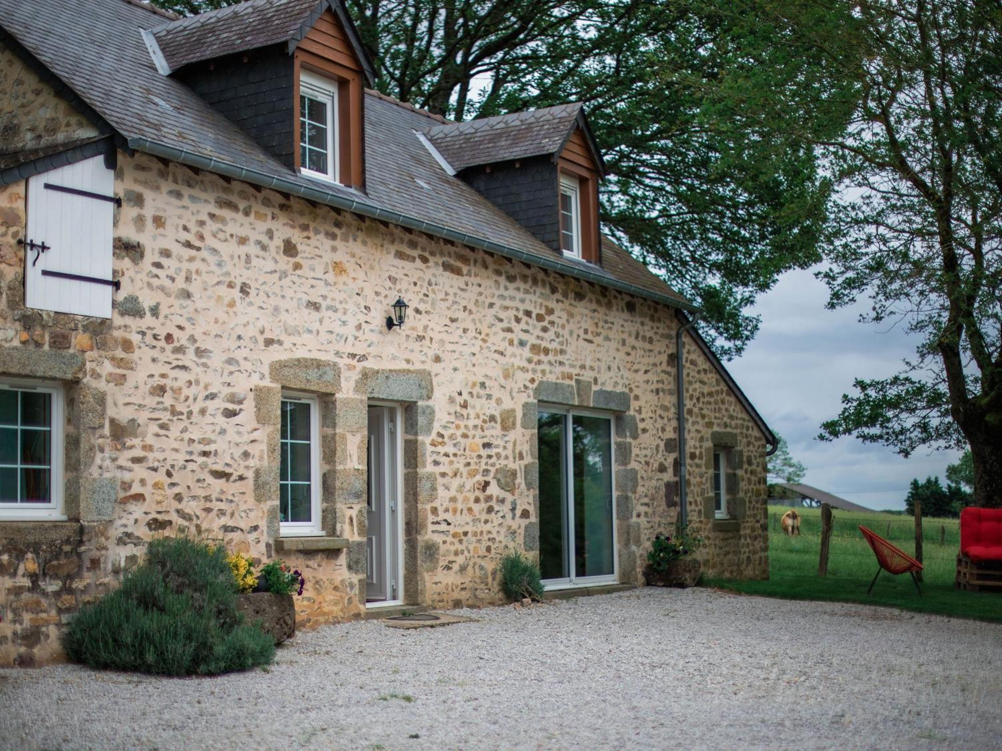 Gite De Charme Renove Avec Cheminee, Terrasse Et Proche Randonnees - Capacite 13 Pers. - Fr-1-410-179 Saint-Leonard-des-Bois ภายนอก รูปภาพ