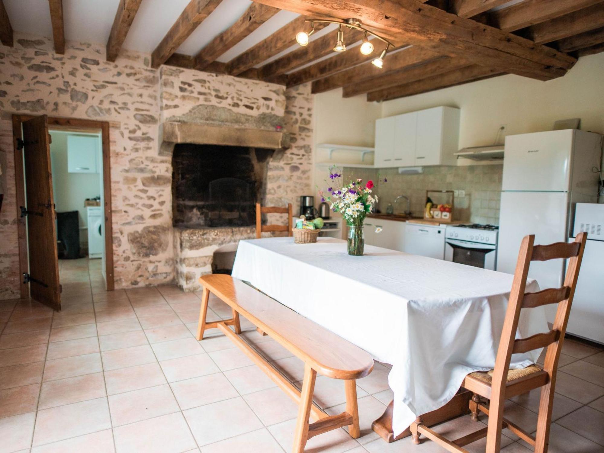 Gite De Charme Renove Avec Cheminee, Terrasse Et Proche Randonnees - Capacite 13 Pers. - Fr-1-410-179 Saint-Leonard-des-Bois ภายนอก รูปภาพ